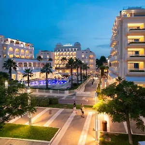 https://corallo-riccione.emilia-romagnahotels.net